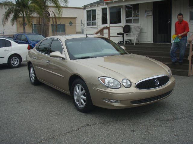 Buick LaCrosse 2005 photo 2