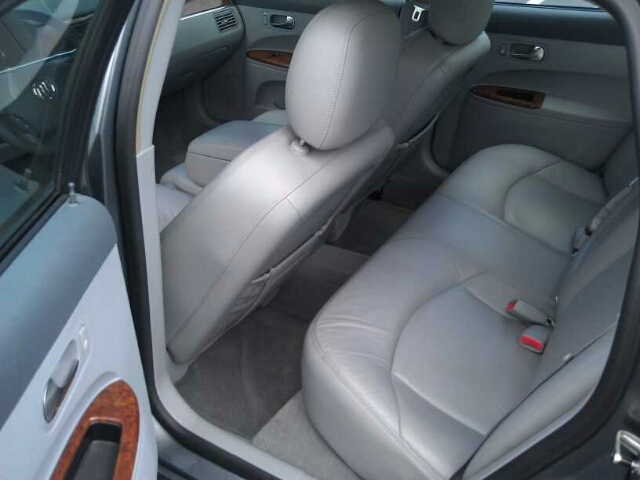 Buick LaCrosse 2005 photo 2