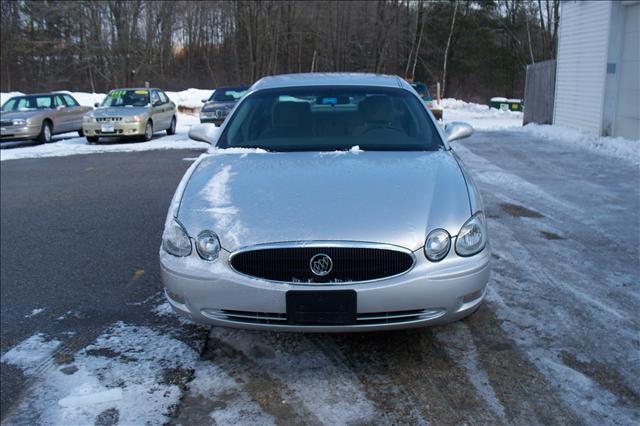 Buick LaCrosse 2005 photo 2