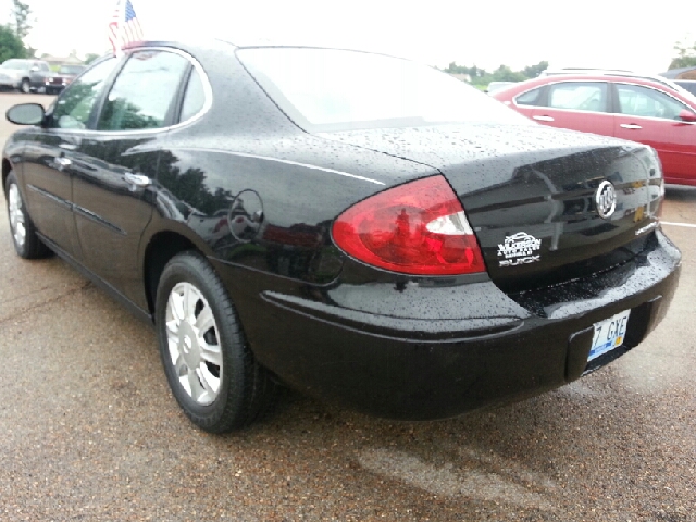 Buick LaCrosse 2005 photo 2