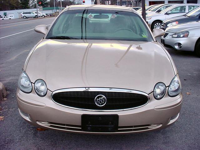 Buick LaCrosse 2005 photo 2