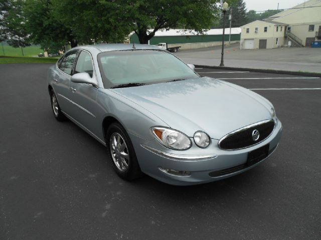 Buick LaCrosse 2005 photo 2