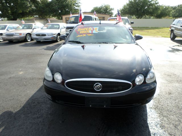 Buick LaCrosse 2005 photo 2