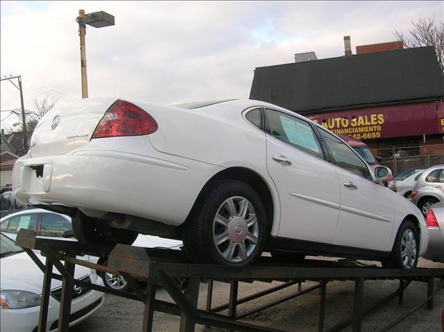 Buick LaCrosse 2005 photo 2