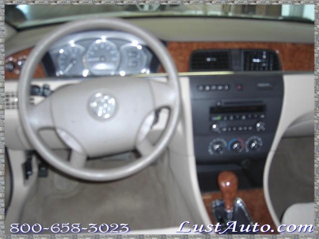 Buick LaCrosse 2005 photo 2