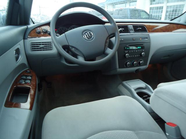 Buick LaCrosse 2005 photo 2