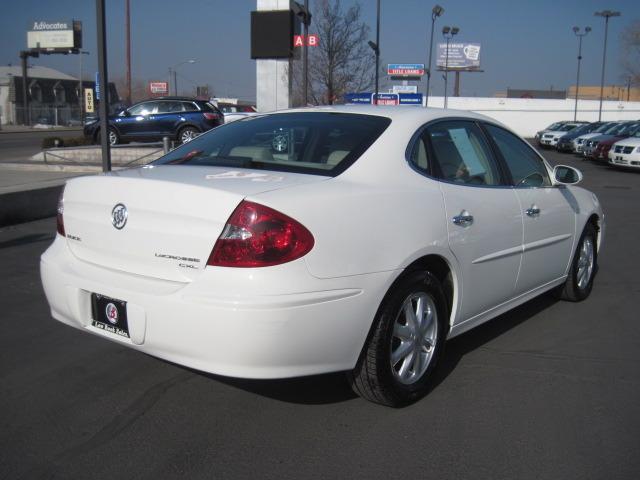 Buick LaCrosse 2005 photo 2