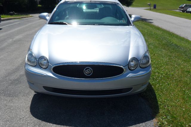 Buick LaCrosse 2005 photo 2