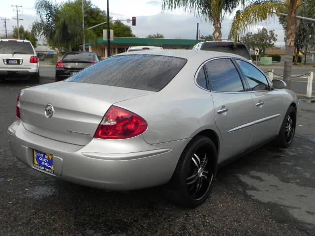 Buick LaCrosse 2005 photo 2