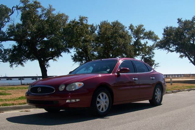 Buick LaCrosse 2005 photo 2