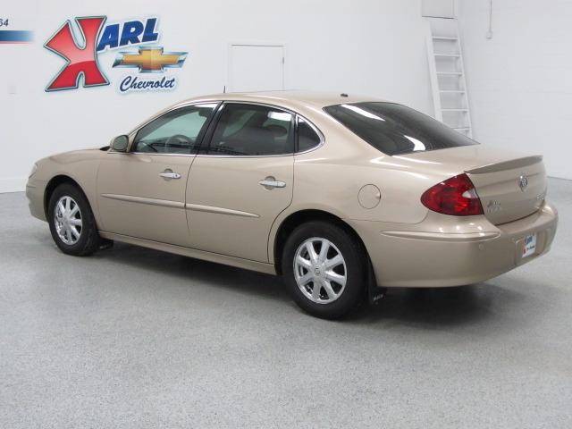 Buick LaCrosse 2005 photo 2