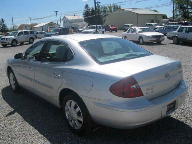 Buick LaCrosse 2005 photo 2