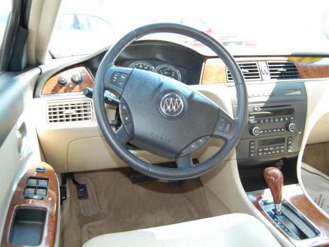 Buick LaCrosse 2005 photo 2