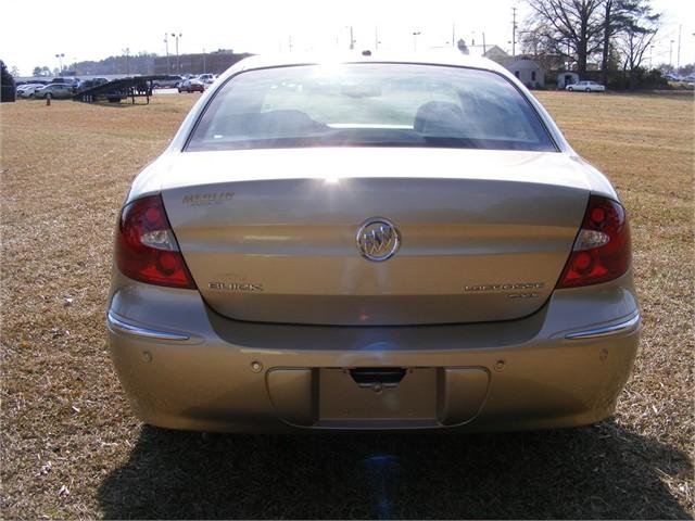 Buick LaCrosse 2005 photo 2