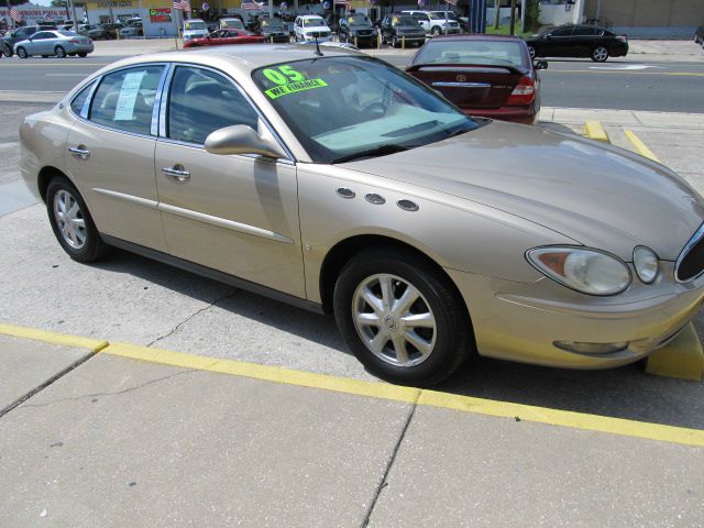 Buick LaCrosse 2005 photo 2