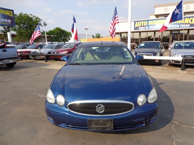 Buick LaCrosse 2005 photo 2