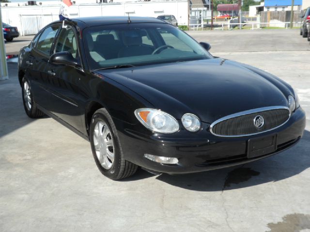 Buick LaCrosse 2005 photo 2