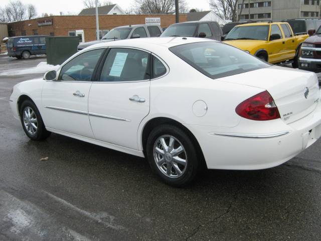 Buick LaCrosse 2005 photo 2