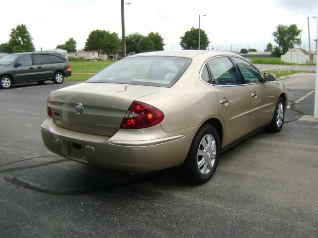 Buick LaCrosse 2005 photo 2