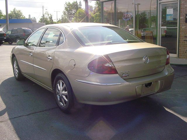 Buick LaCrosse 2005 photo 2