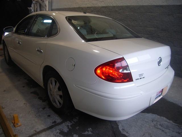 Buick LaCrosse 2005 photo 2