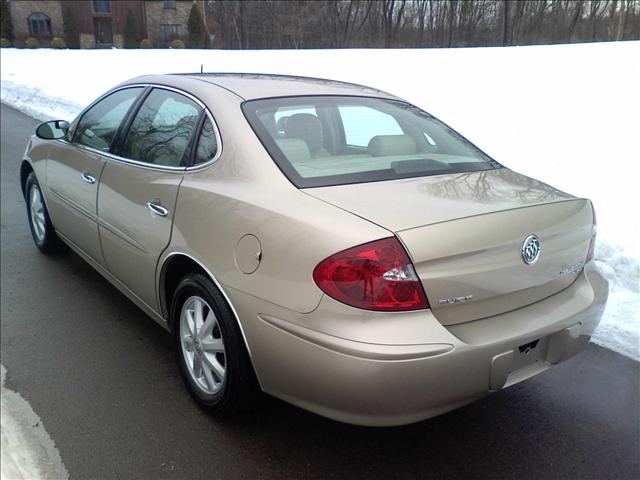 Buick LaCrosse 2005 photo 2