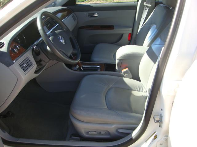 Buick LaCrosse 2005 photo 2