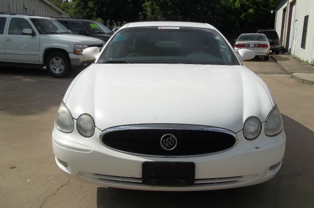 Buick LaCrosse 2005 photo 2