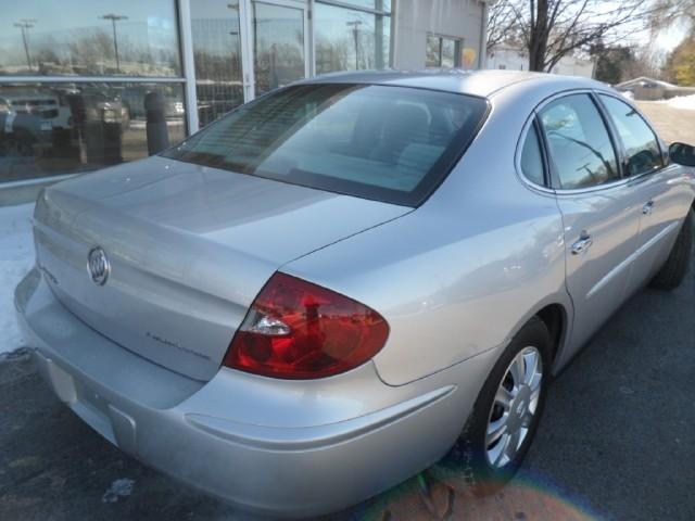 Buick LaCrosse 2005 photo 2