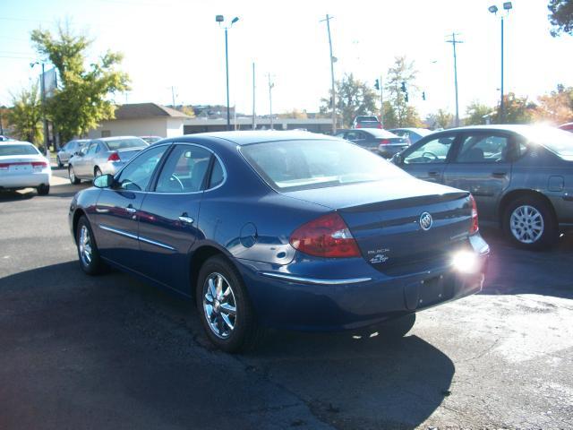 Buick LaCrosse 2005 photo 2