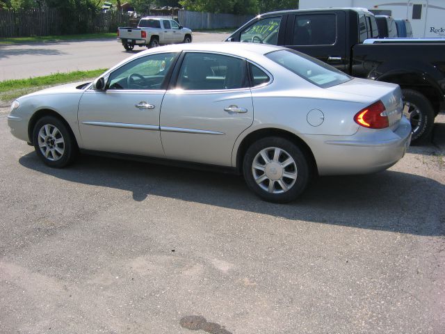 Buick LaCrosse 2006 photo 2