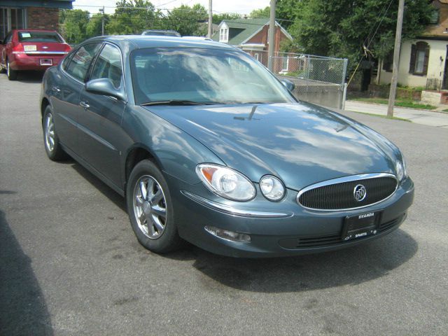 Buick LaCrosse 2006 photo 2