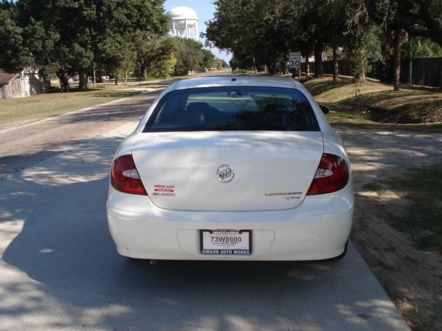 Buick LaCrosse 2006 photo 2