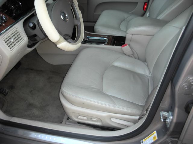 Buick LaCrosse 2006 photo 2