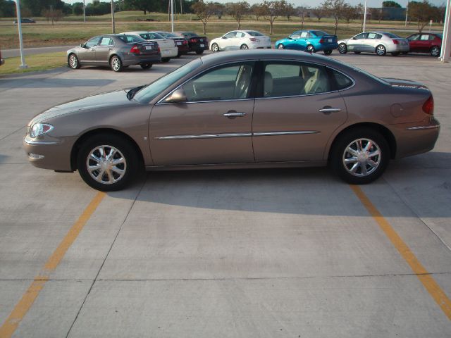 Buick LaCrosse 2006 photo 2