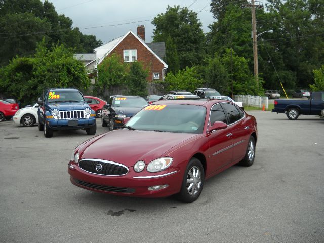 Buick LaCrosse 2006 photo 2