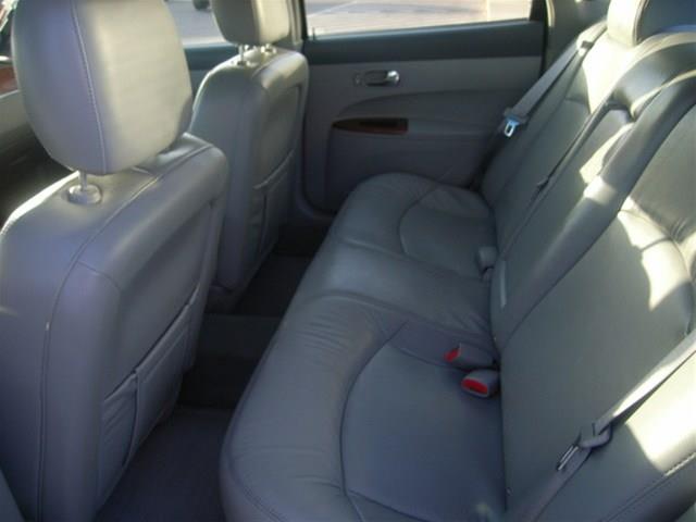 Buick LaCrosse 2006 photo 2