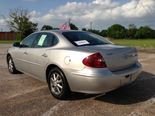 Buick LaCrosse 2007 photo 2