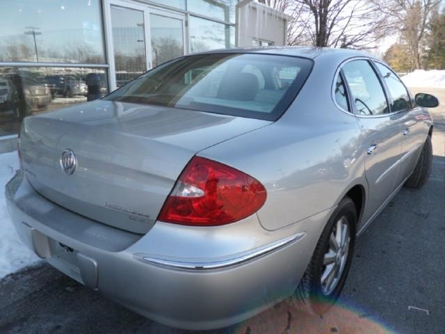 Buick LaCrosse 2008 photo 2