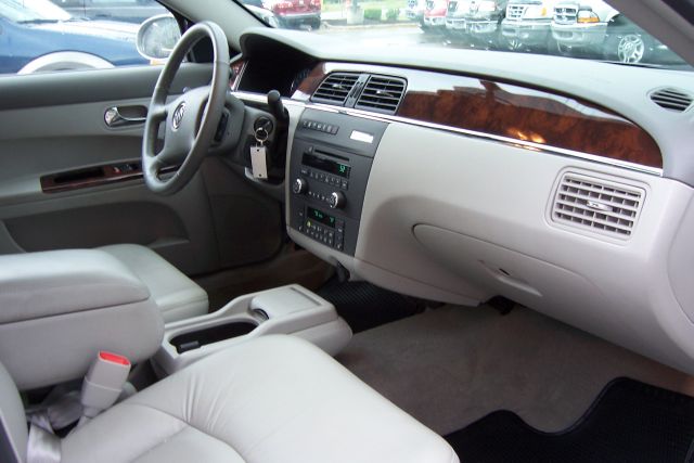 Buick LaCrosse 2008 photo 2