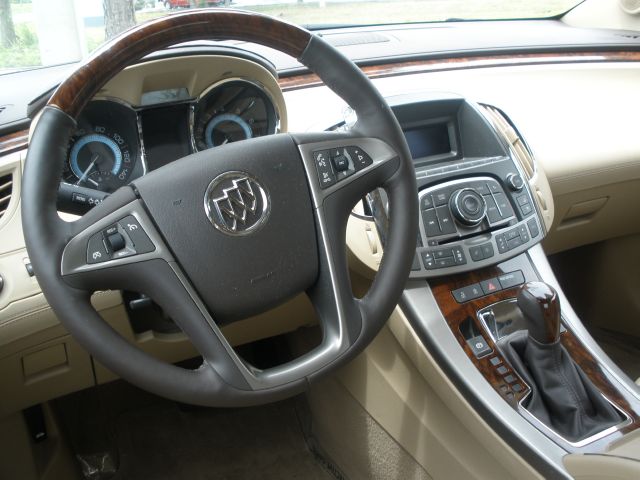 Buick LaCrosse 2010 photo 1