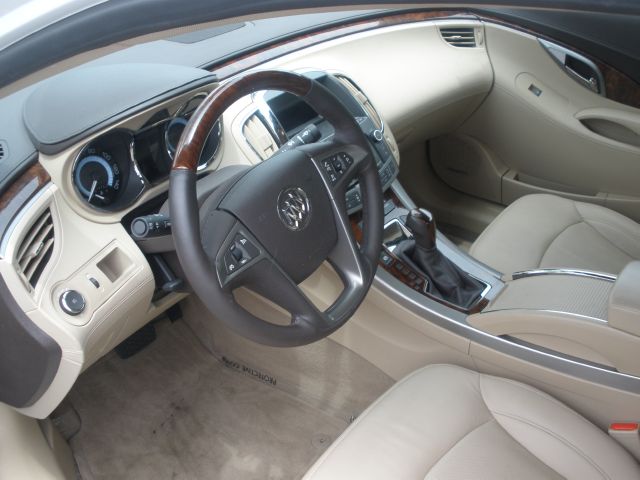 Buick LaCrosse 2010 photo 3