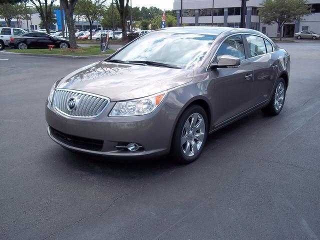 Buick LaCrosse 2010 photo 1