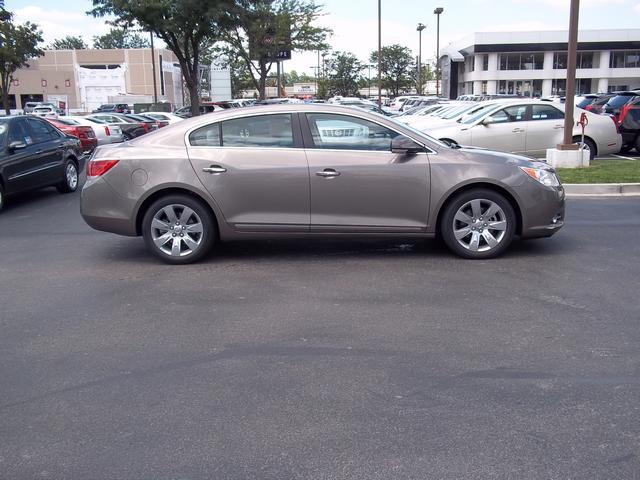 Buick LaCrosse 2010 photo 3