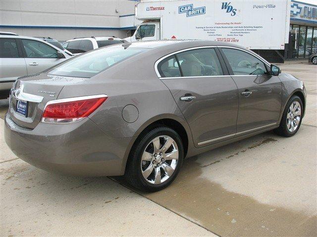 Buick LaCrosse 2010 photo 1