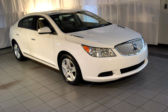 Buick LaCrosse 2010 photo 1