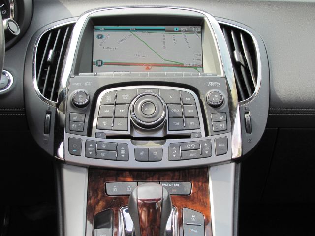 Buick LaCrosse 2010 photo 1