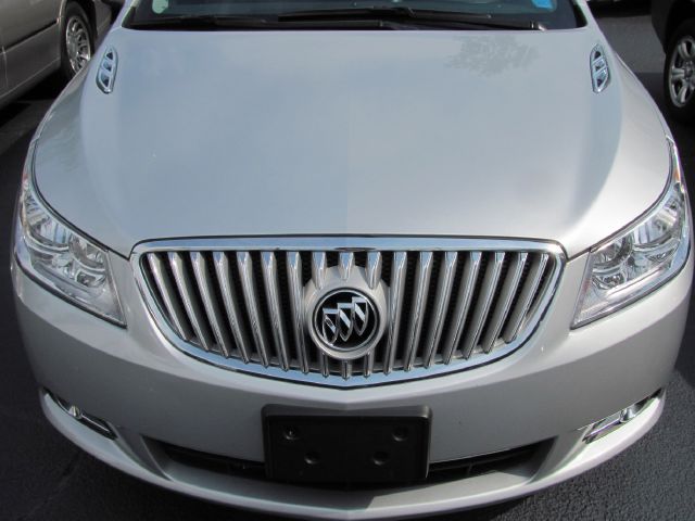 Buick LaCrosse 2010 photo 3