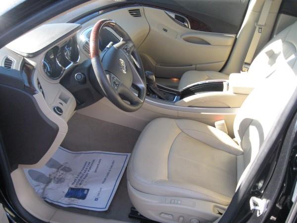 Buick LaCrosse 2010 photo 1