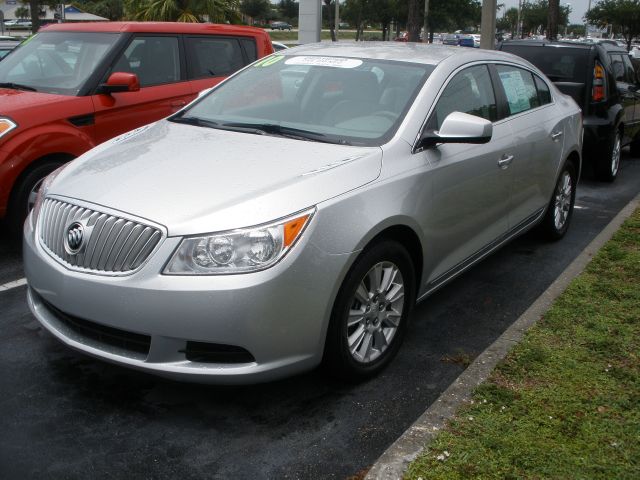 Buick LaCrosse 2010 photo 1